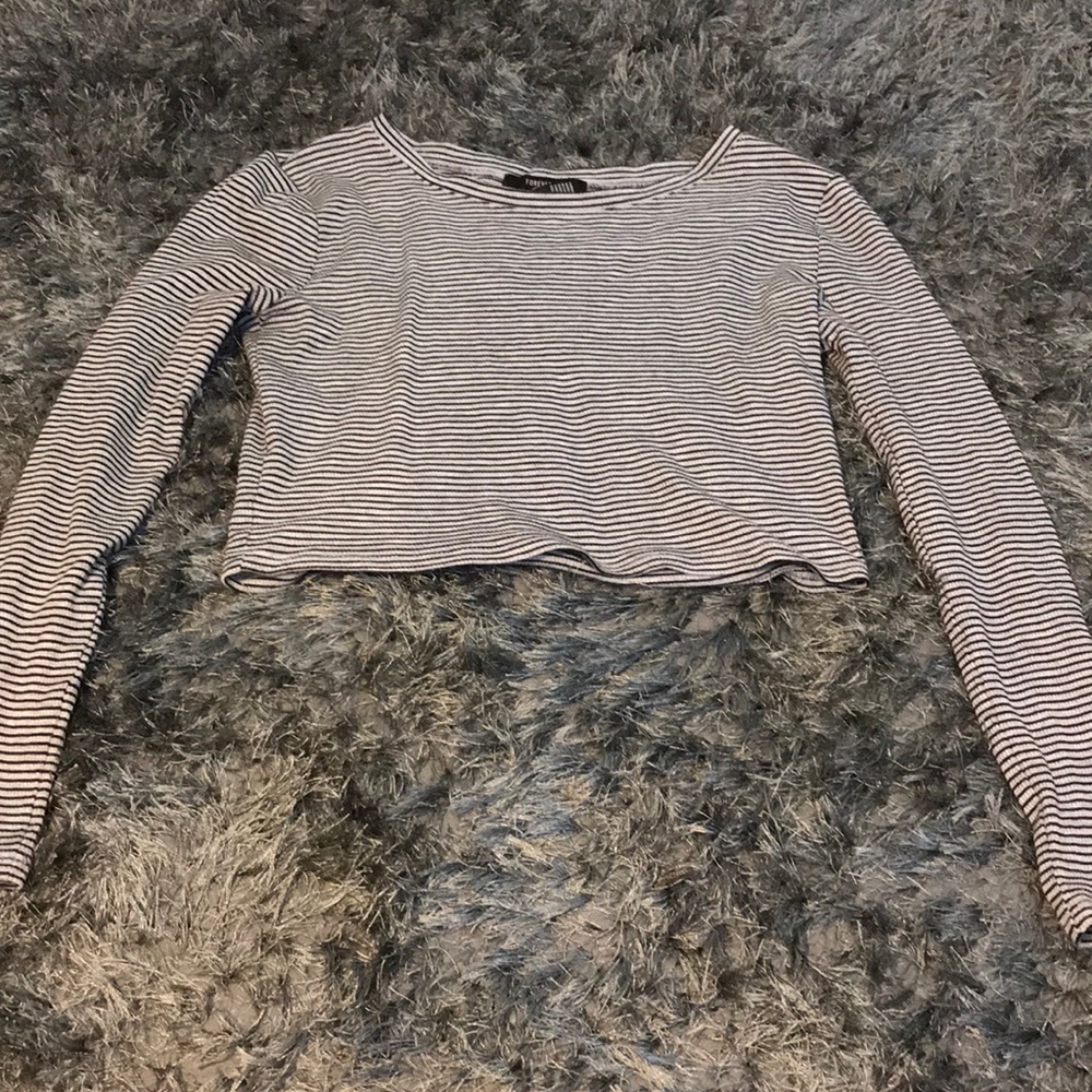 Striped Long- Sleeved Crop Top